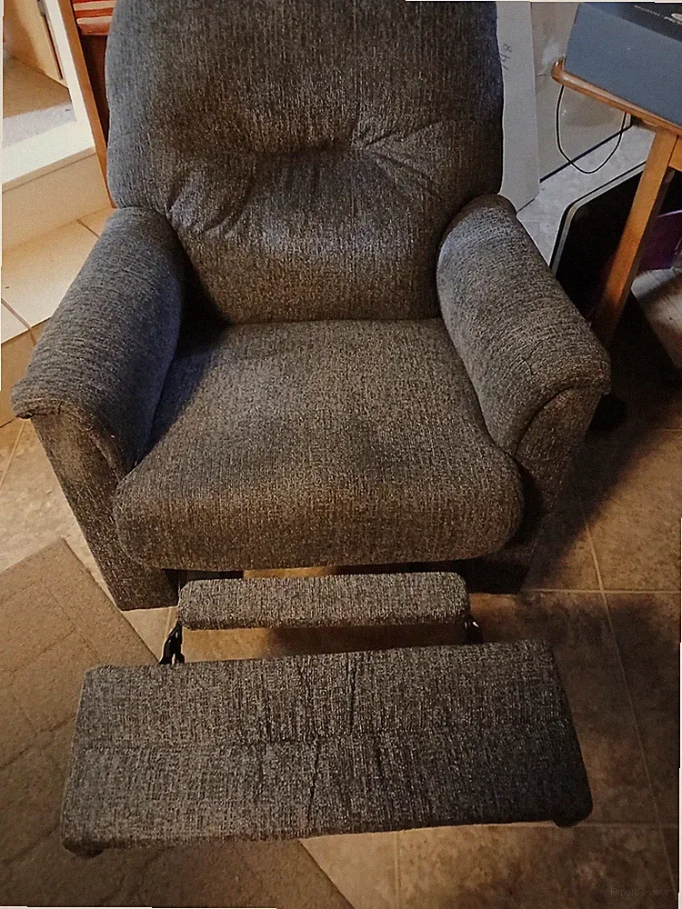 New Listing Nearly New Ladies Recliner
